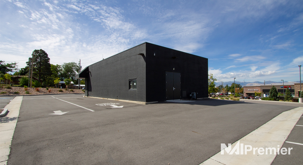 Sandy Freestanding Drive-thru
